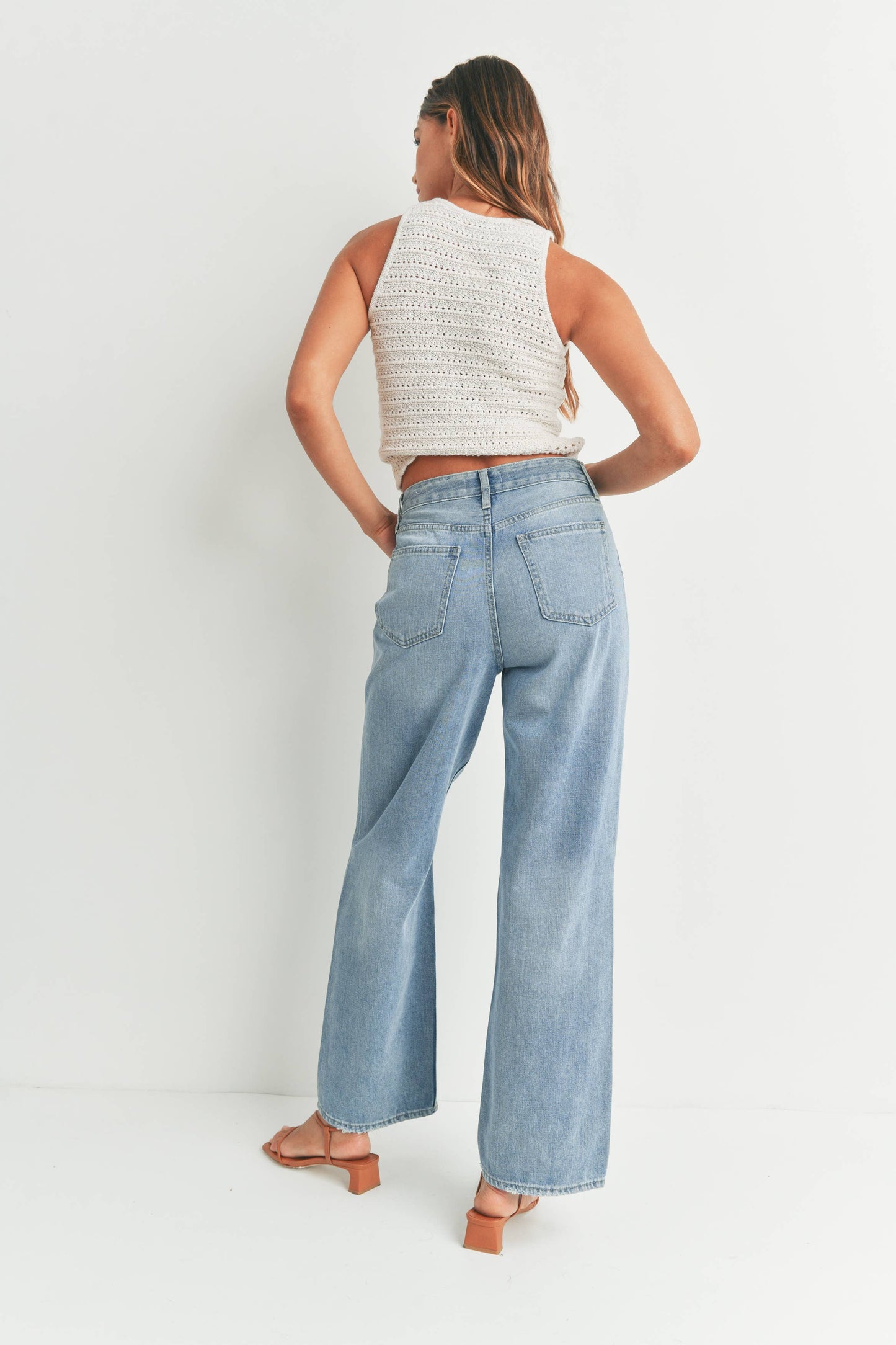 Minimal Distressed Skater Jean