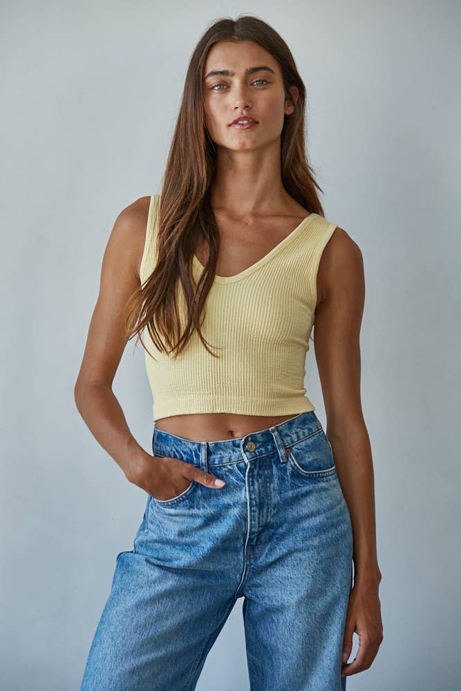 Seamless Sleeveless UV Neck Reversible Tank Top