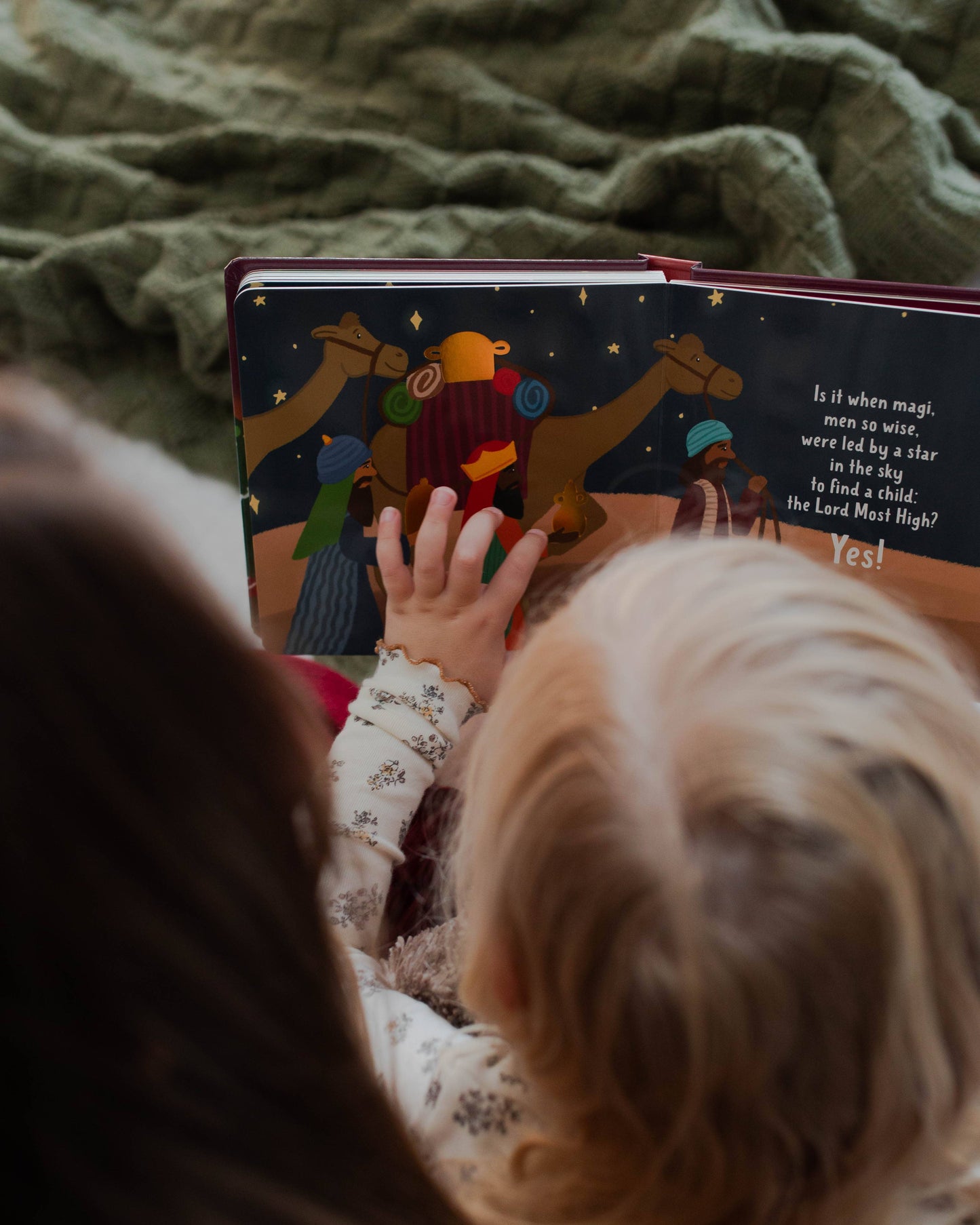 The Daily Grace Co - What is Christmas All About? Children's Touch-And-Feel Board Book
