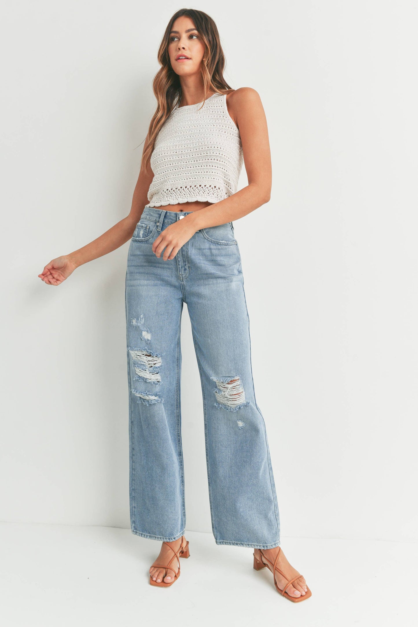 Minimal Distressed Skater Jean